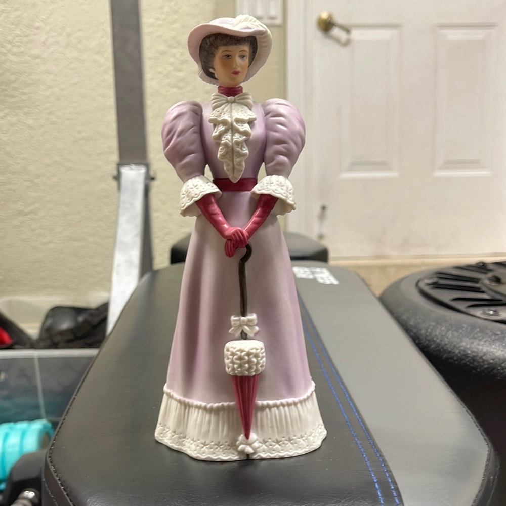 Vintage and rare Lenox Gibson girls statue